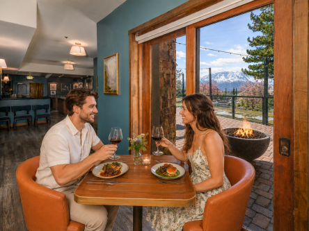 Lakeside Dining_Couple with View