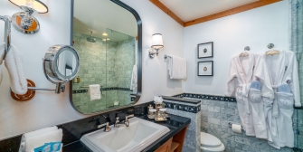 Premier King_Queen & Premier Partial Lakeview Bath