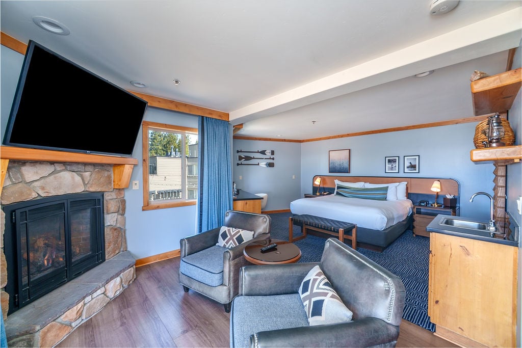 Premier Lakefront Studio