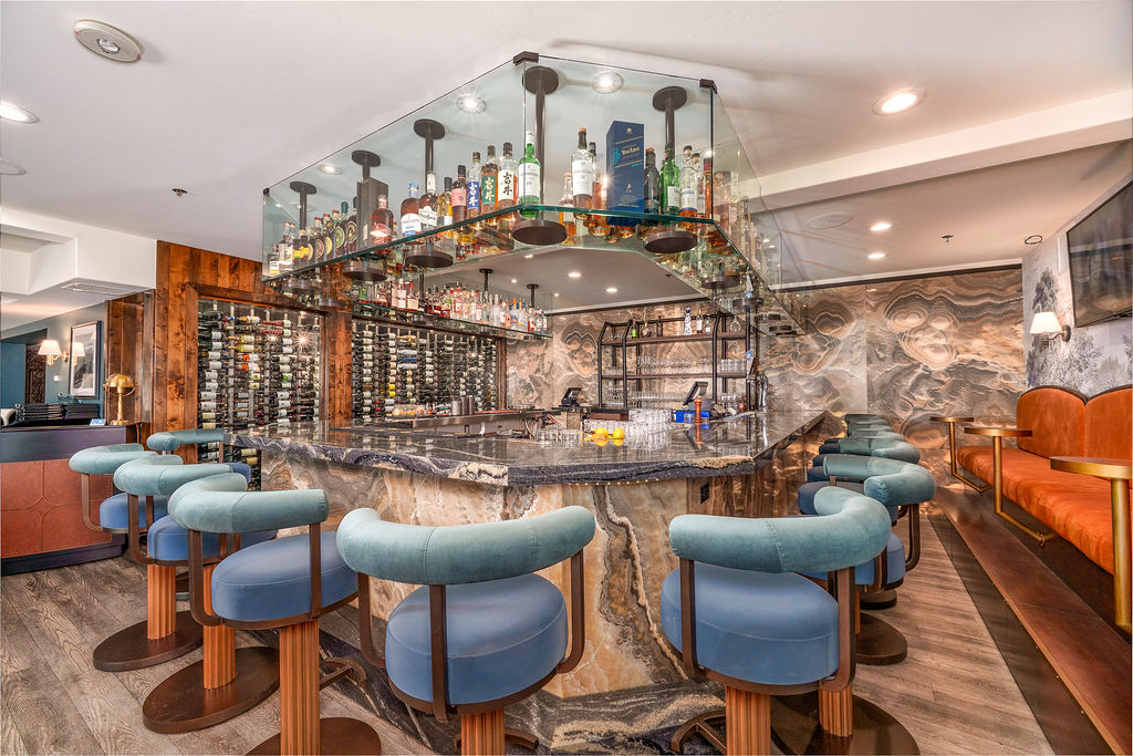 Lakeside Dining Bar Seating